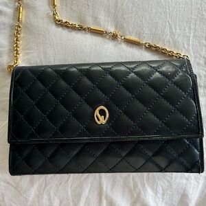 Authentic St John Quilted Soft Leather Wallet Handbag 💙